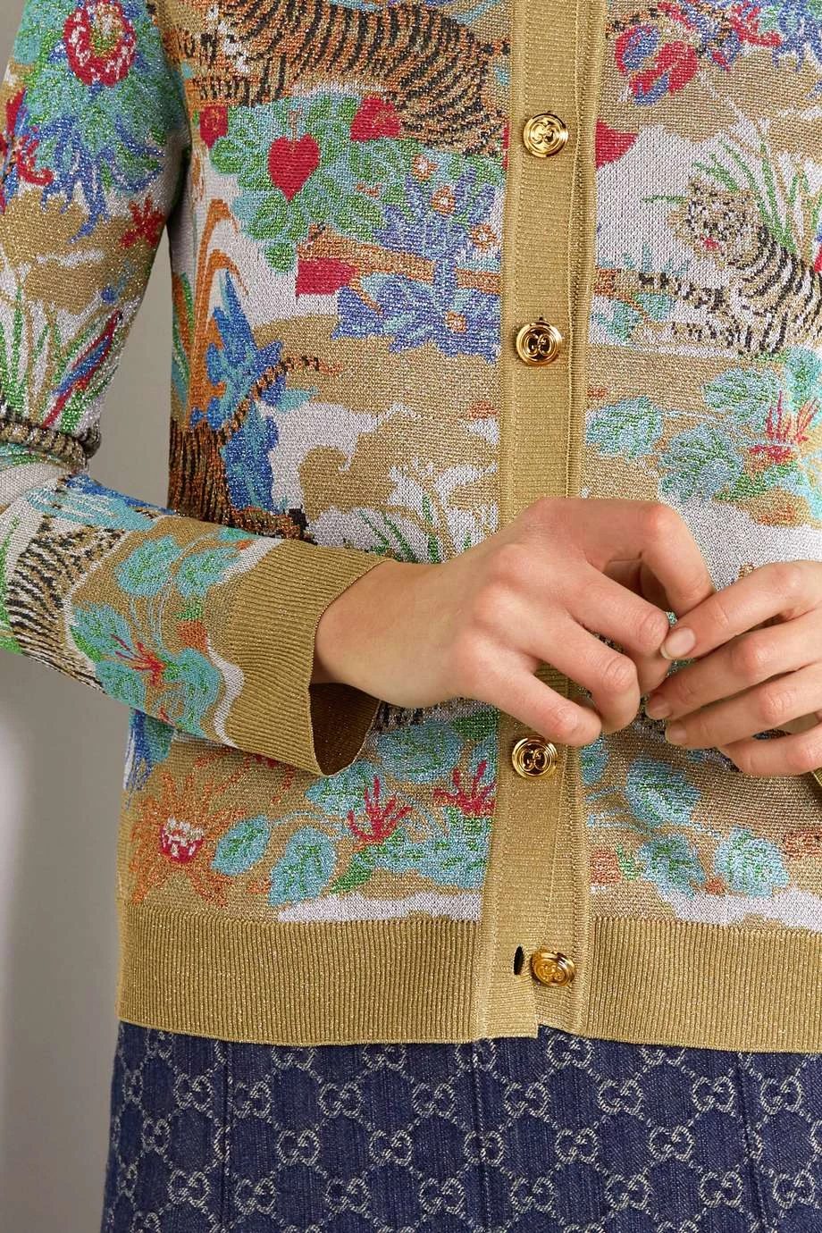 GUCCI Chinese New Year Cardigan Aus Jacquard-Strick In Metallic-Optik ,Grün 5 GUCCI Chinese New Year Cardigan Aus Jacquard-Strick In Metallic-Optik ,Grün – Bild 5