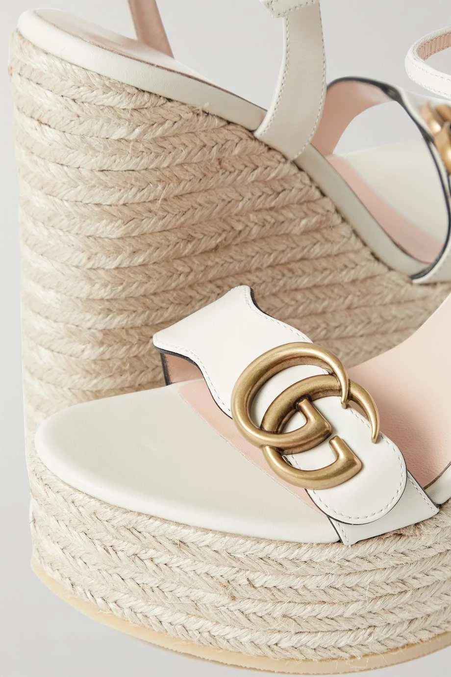 GUCCI Aitana Espadrille-Wedges Aus Leder Mit Logoverzierung ,Weiß 4 GUCCI Aitana Espadrille-Wedges Aus Leder Mit Logoverzierung ,Weiß – Bild 4