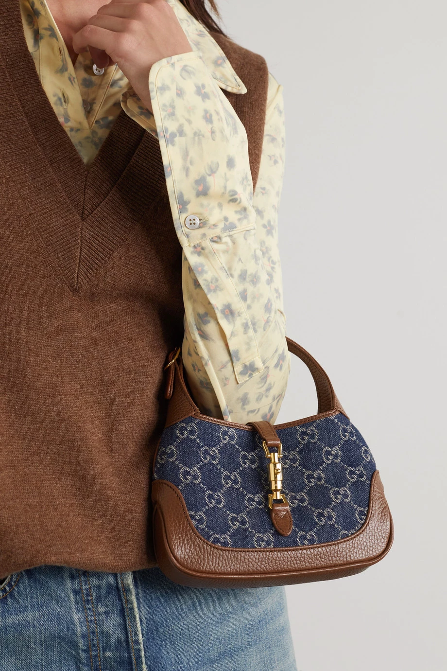GUCCI Jackie 1961 Mini Schultertasche Aus Bio-Denim Mit Jacquard-Muster Und Lederbesätzen ,Blau 2 GUCCI Jackie 1961 Mini Schultertasche Aus Bio-Denim Mit Jacquard-Muster Und Lederbesätzen ,Blau – Bild 2