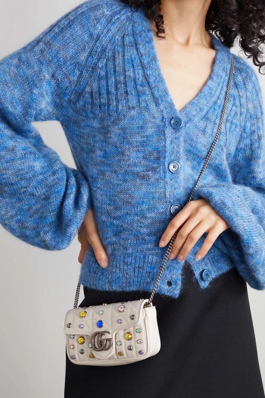 GUCCI GG Marmont Super Mini Schultertasche Aus Gestepptem Leder Mit Verzierungen ,Weiß 2 GUCCI GG Marmont Super Mini Schultertasche Aus Gestepptem Leder Mit Verzierungen ,Weiß – Bild 2