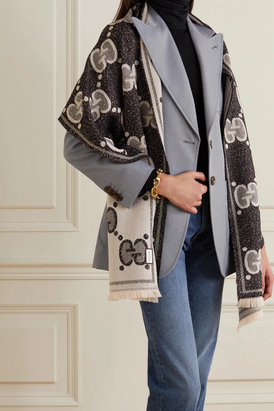 GUCCI Schal Aus Metallic-Jacquard-Strick Aus Einer Wollmischung Mit Fransen ,Schwarz 2 GUCCI Schal Aus Metallic-Jacquard-Strick Aus Einer Wollmischung Mit Fransen ,Schwarz – Bild 2