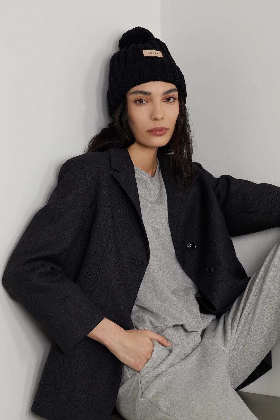 GUCCI Beanie Aus Gerippter Wolle Mit Pompon ,Schwarz 2 GUCCI Beanie Aus Gerippter Wolle Mit Pompon ,Schwarz – Bild 2