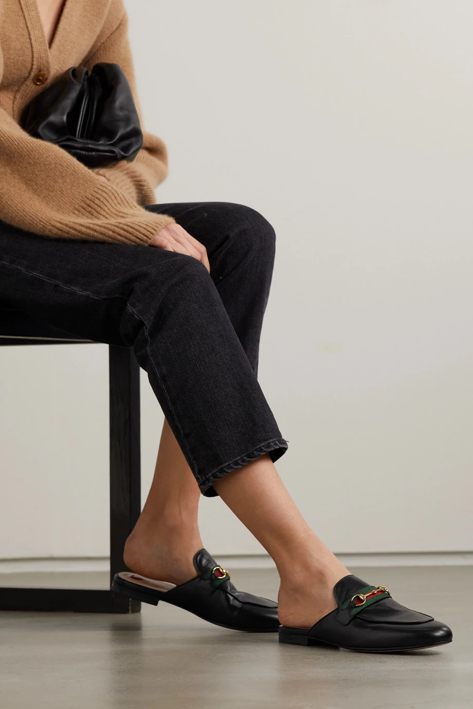 GUCCI Princetown Slippers Aus Leder Mit Horsebit-Detail ,Schwarz 2 GUCCI Princetown Slippers Aus Leder Mit Horsebit-Detail ,Schwarz – Bild 2