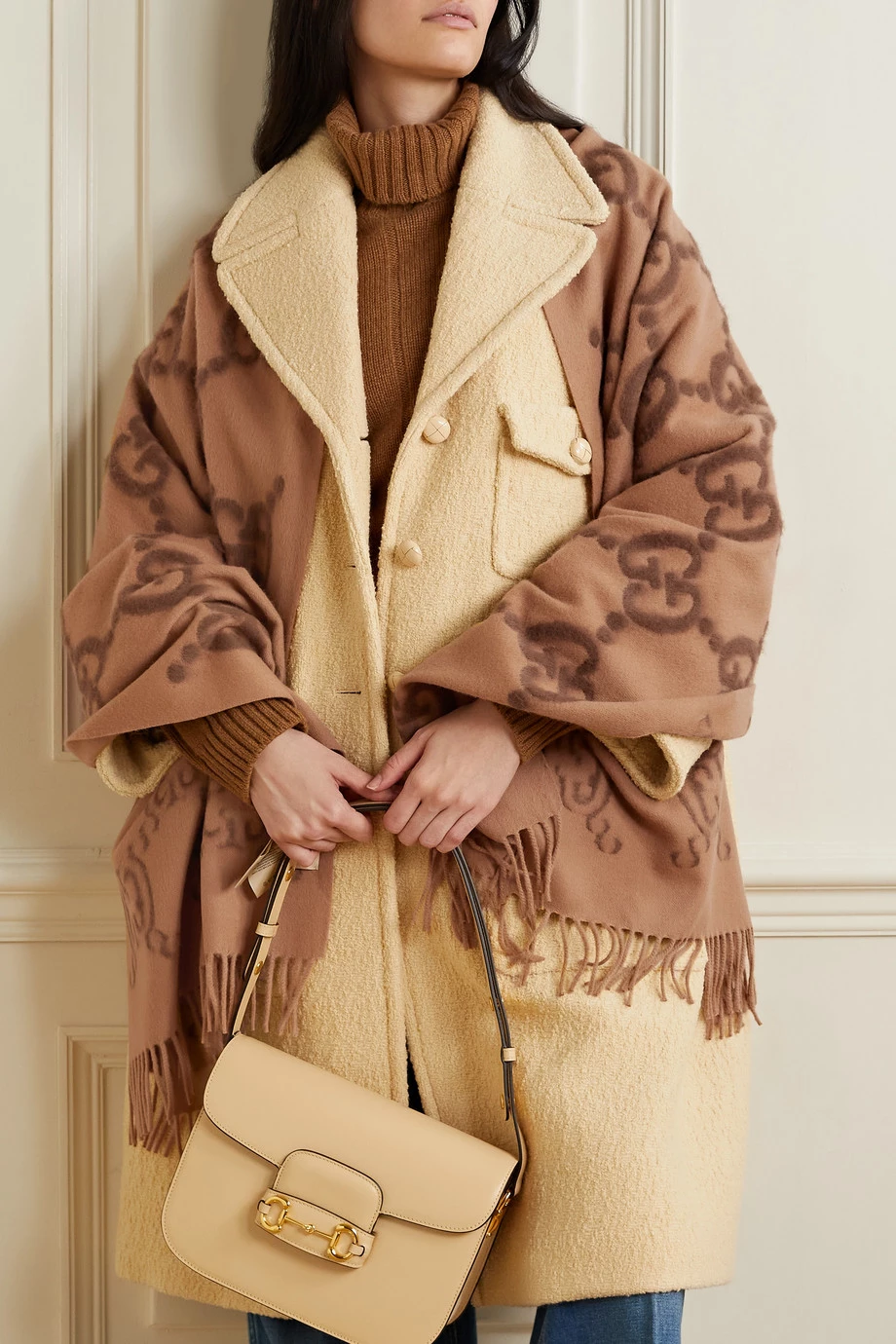 GUCCI Schal Aus Woll-Jacquard Mit Fransen ,Camel 2 GUCCI Schal Aus Woll-Jacquard Mit Fransen ,Camel – Bild 2