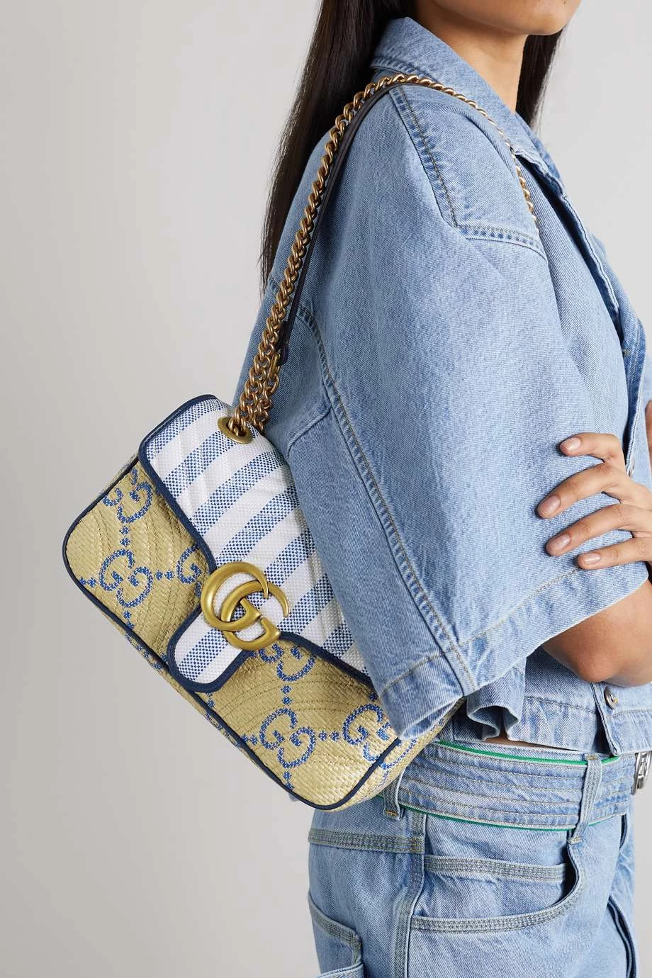 GUCCI GG Marmont 2.0 Schultertasche Aus Raffiabast Mit Lederbesätzen ,Blau 6 GUCCI GG Marmont 2.0 Schultertasche Aus Raffiabast Mit Lederbesätzen ,Blau – Bild 6