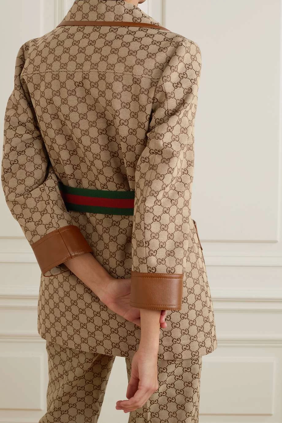 GUCCI Jacke Aus Canvas-Jacquard Aus Einer Baumwollmischung Mit Lederbesätzen Und Gürtel ,Camel 3 GUCCI Jacke Aus Canvas-Jacquard Aus Einer Baumwollmischung Mit Lederbesätzen Und Gürtel ,Camel – Bild 3