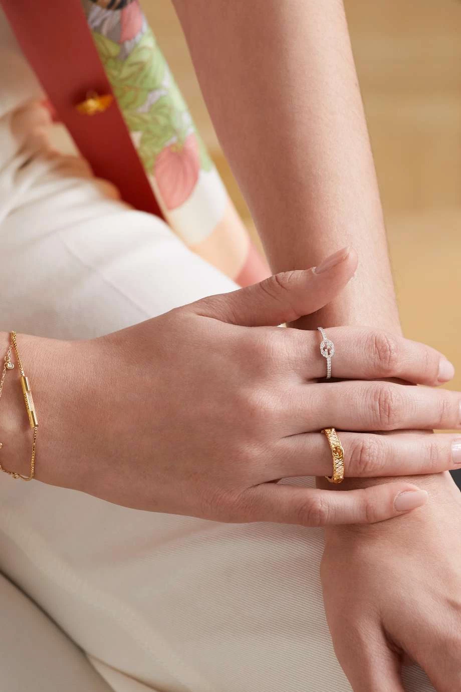 GUCCI Ring Aus 18 Karat Weißgold Mit Diamanten 6 GUCCI Ring Aus 18 Karat Weißgold Mit Diamanten – Bild 6