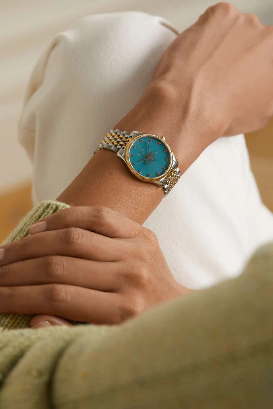 GUCCI G-Timeless 29 Mm Uhr Aus Edelstahl Und Gold Mit PVD-Beschichtung 2 GUCCI G-Timeless 29 Mm Uhr Aus Edelstahl Und Gold Mit PVD-Beschichtung – Bild 2