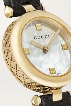 GUCCI Diamantissimas 27 Mm Uhr Mit Goldfarbener PVD-Beschichtung, Perlmutt Und Lederarmband 10 GUCCI Diamantissimas 27 Mm Uhr Mit Goldfarbener PVD-Beschichtung, Perlmutt Und Lederarmband -Gucci Verkäufe w920 q60 881
