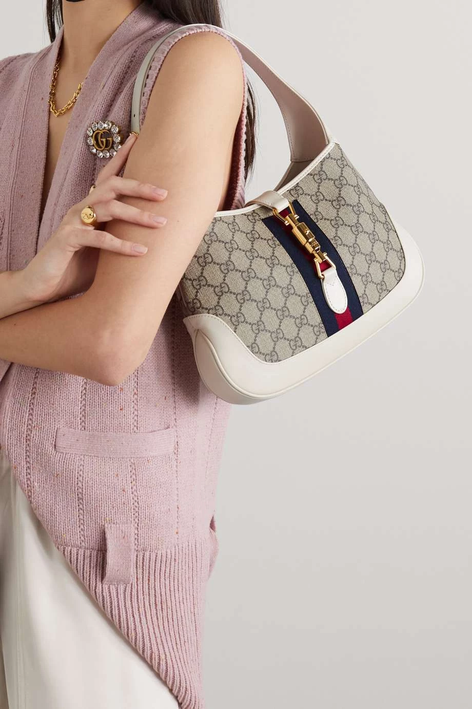 GUCCI Jackie 1961 Kleine Schultertasche Aus Beschichtetem Canvas Und Leder Mit Webband ,Weiß 2 GUCCI Jackie 1961 Kleine Schultertasche Aus Beschichtetem Canvas Und Leder Mit Webband ,Weiß – Bild 2