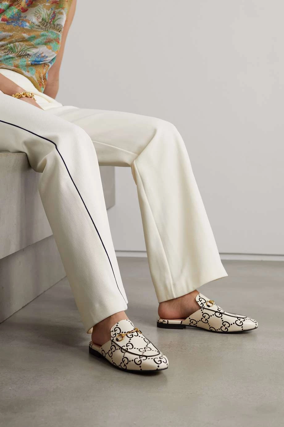 GUCCI Princetown Slippers Aus Leder Mit Logoprint Und Horsebit-Detail ,Weiß 2 GUCCI Princetown Slippers Aus Leder Mit Logoprint Und Horsebit-Detail ,Weiß – Bild 2